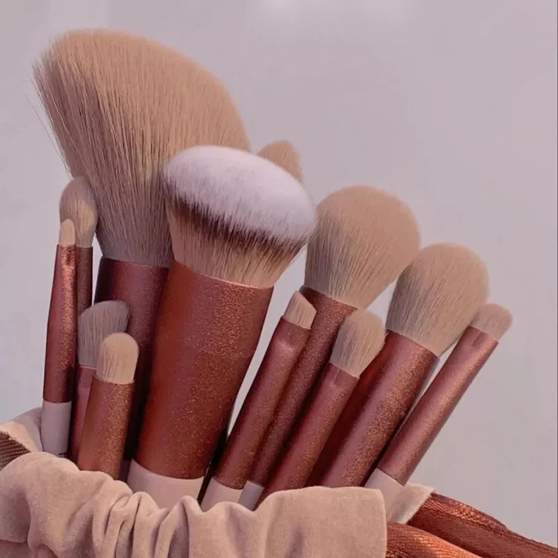 Set de 13 brochas de maquillaje rosa con bolsa LUVYELLE